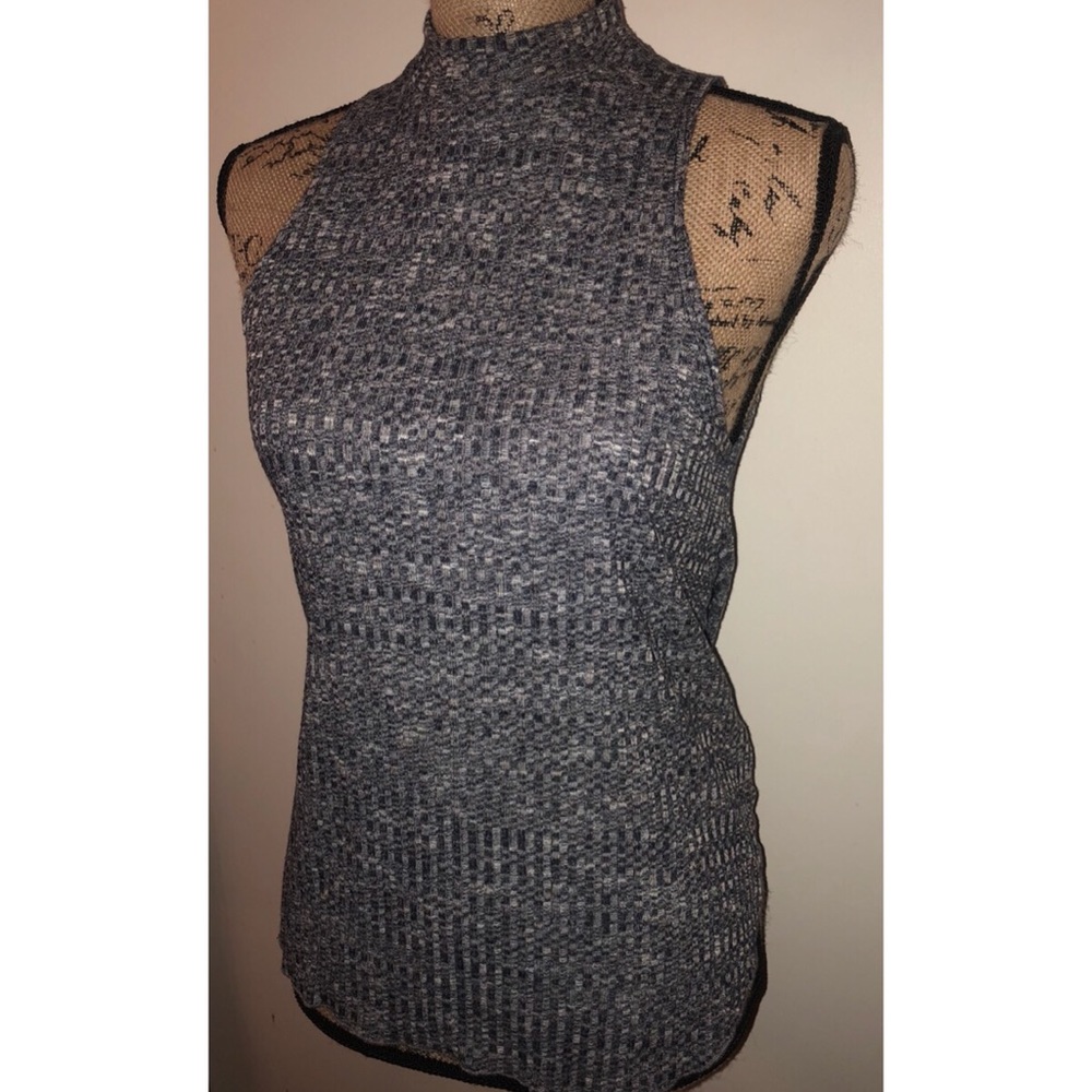 ❌SOLD❌Turtle Neck Blouse - Picture 4 of 4